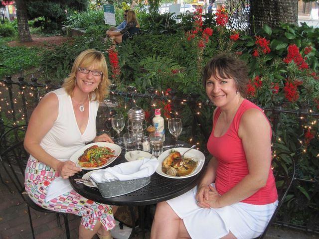 Louise & Joanne ready to dig in at Hamersley's.